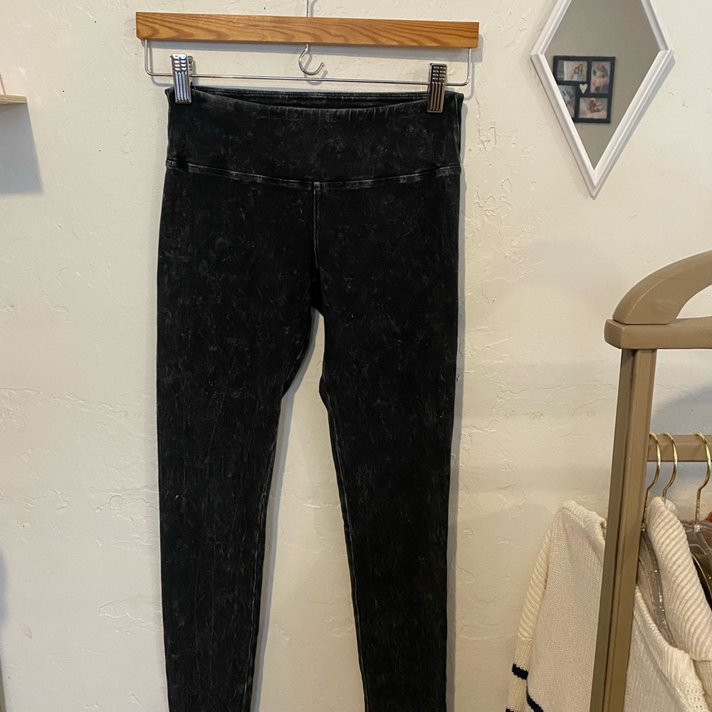 Hard Tail Acid wash leggings
